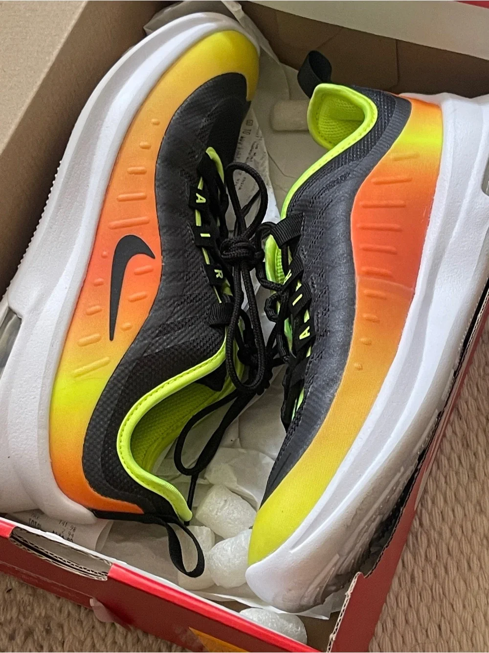 Nike Air Max Axis RF. Size 5Y.